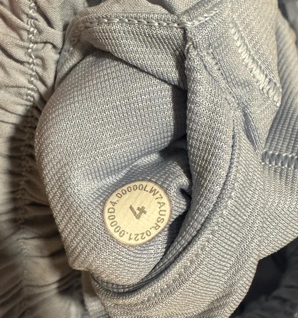 Lululemon Hotty Hot Low-Rise 2.5" Shorts Blue Linen - Image 5