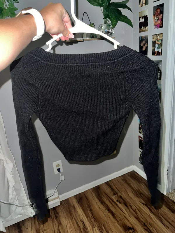 Black Cropped Long Sleeve - Image 2