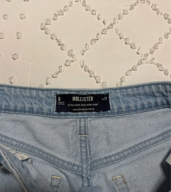 Hollister Ultra High-Rise Mom Shorts - Image 3