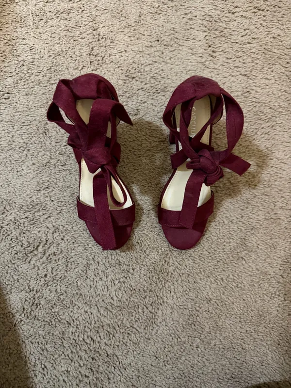 Maroon tie heels Red Size 6 - Image 2