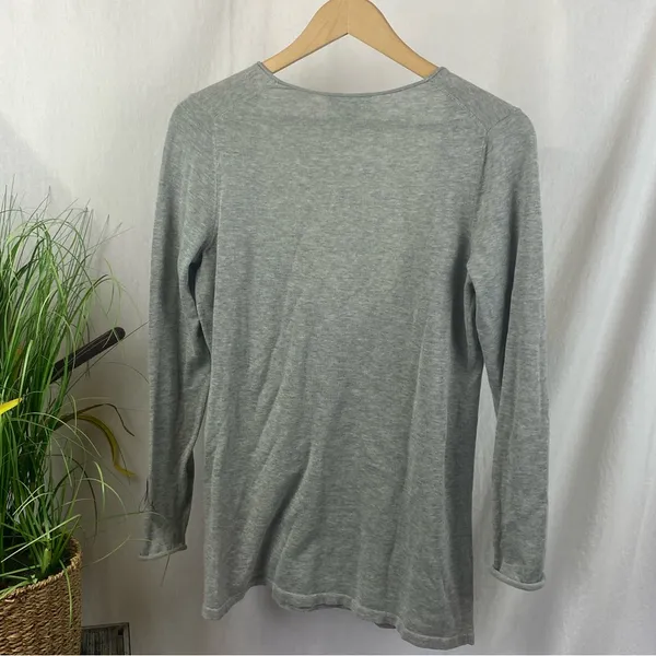 Ann Taylor Gray Deep V Neck Long Sleeve Sweater M - Image 3