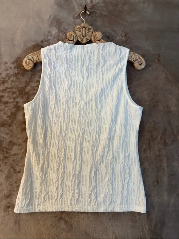 Sleeveless Textured White Tank Top - Classic Women's Top Size M - Image 2