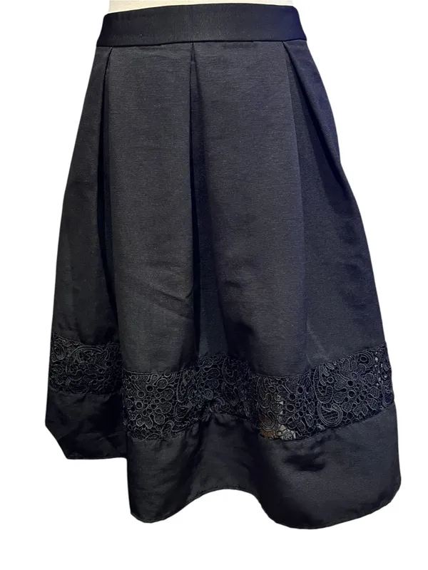 Express Women's Black Pleated Lined A-Line Midi Skirt Lace Floral Inset Size 8 - Image 2