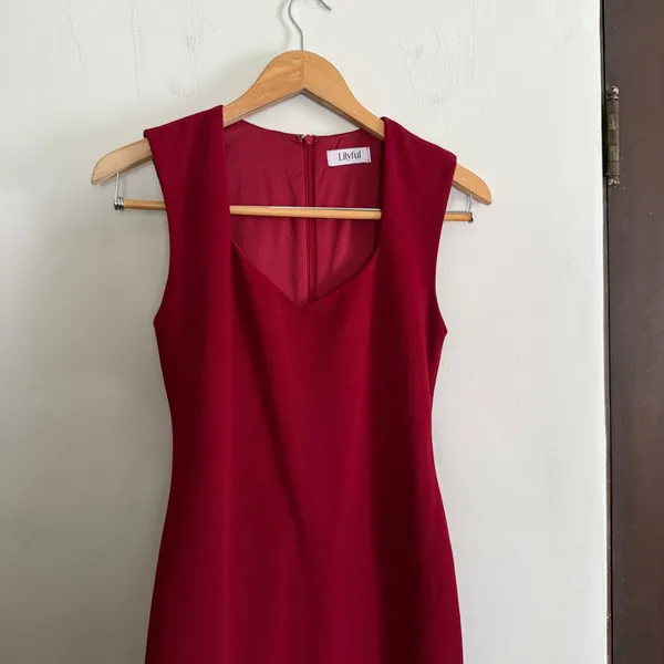 Lilyful Burgundy Sweetheart V Neck Sleeveless Midi Sheath Dress Side Slit Small - Image 3