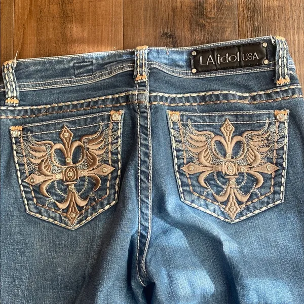 L.A. idol Women's Denim Jeans with Embroidered Pocket - Image 9