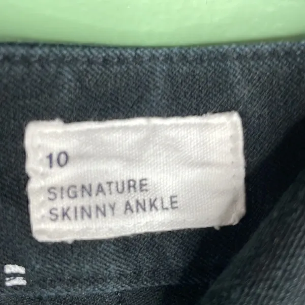 GAP Signature Skinny Ankle Geo Print size 10 Black and White - Image 8