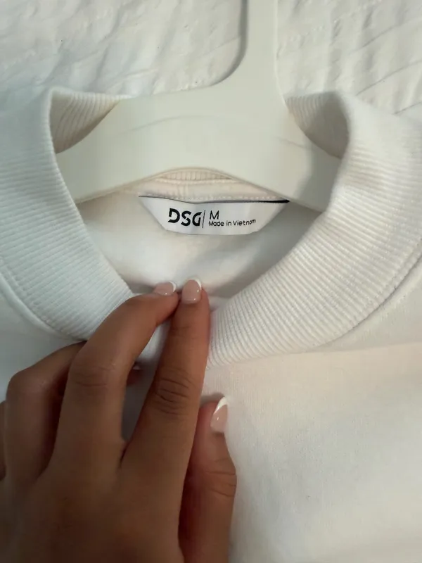 DICK'S Sporting Goods Crewneck Sweatshirt - Image 3