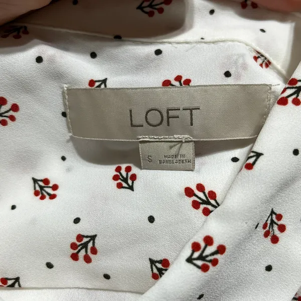 Loft Women's White‎ Red Green Berry Velvet Cuff Button Blouse Size Small - Image 4