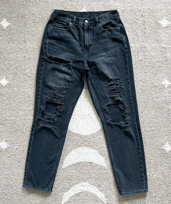 American Eagle Black High Waisted Mom Jeans Size 8 Long - Image 3
