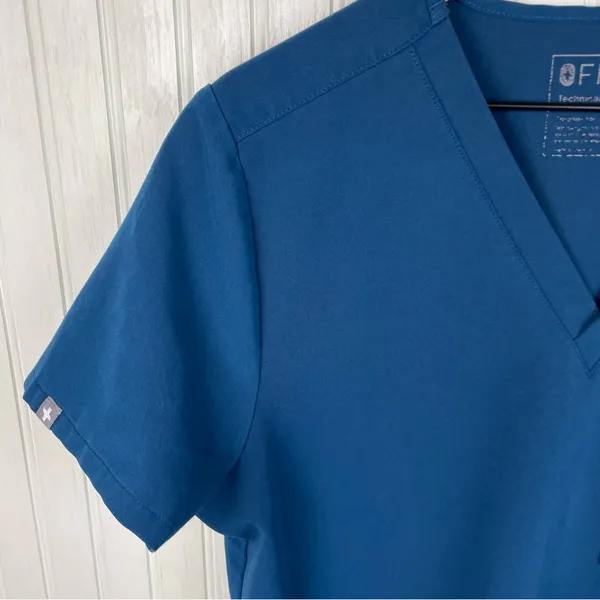 Figs Catarina One Pocket Scrub Top Blue Women's Size Medium FW1000 Nursing - Image 3