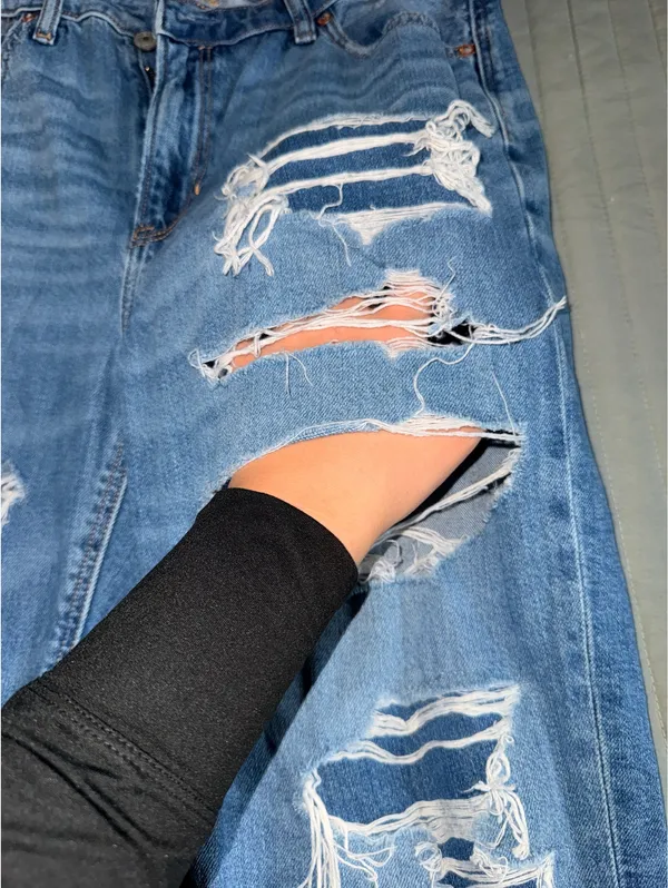 American Eagle Jeans - Image 4