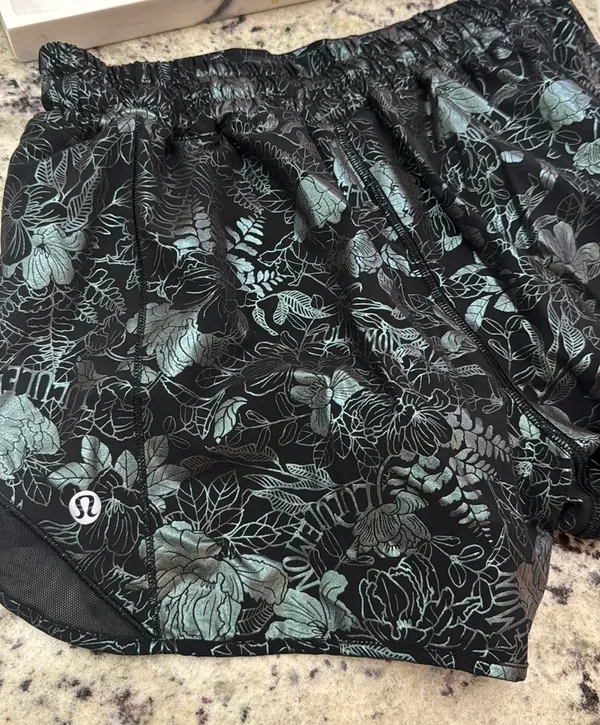 Lululemon Hotty Hot Shorts 4” - Image 3
