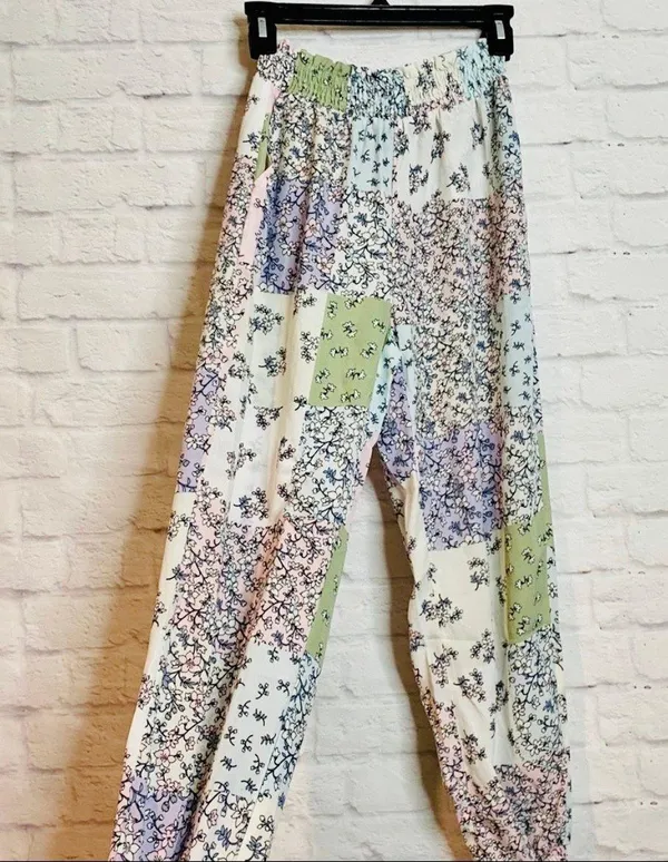 Boutique NEW Floral Patch Pants - Image 3