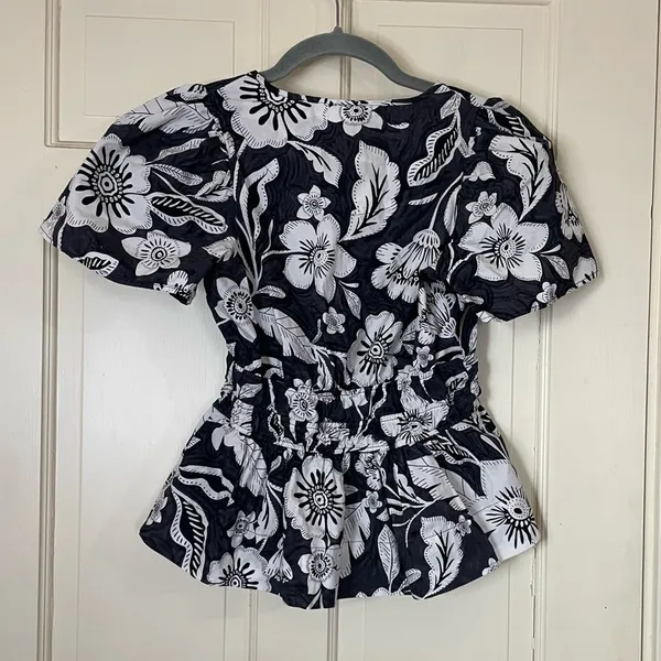 Anthropologie The Somerset FLATTERING Blouse Dark Floral Gray & Black, Size XXS - Image 6