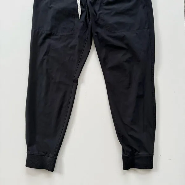 Vuori Joggers Size Medium - Image 8