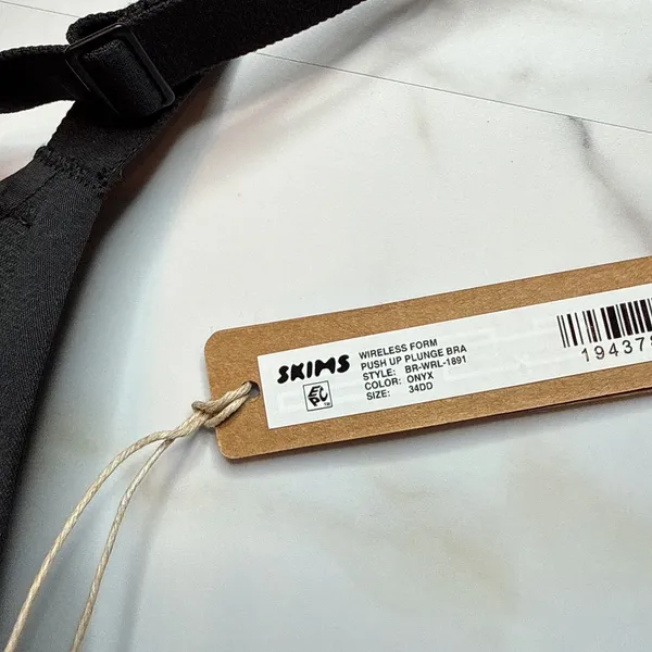 NWT Skims Wireless Form Push-Up Plunge Bra  - Image 4