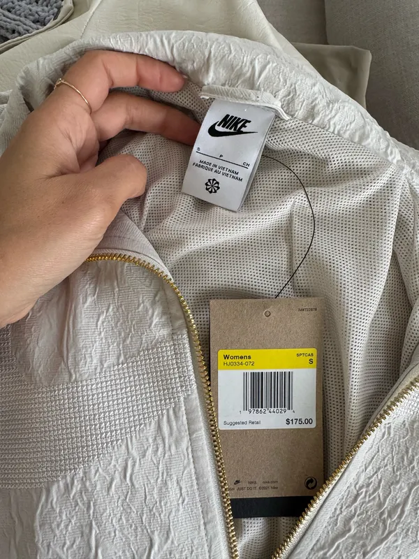 Nike NWT Women’s Oversized Textured Jacket Size S - Image 5