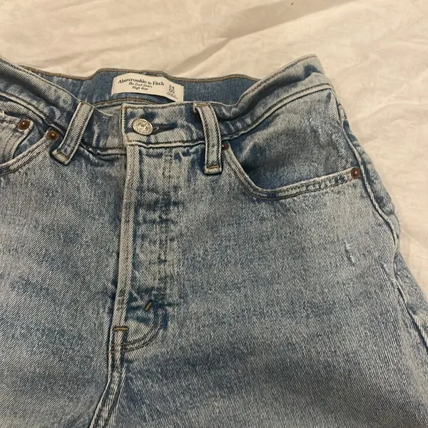 Abercrombie and Fitch- the Dad short high-rise in curve love - Image 2