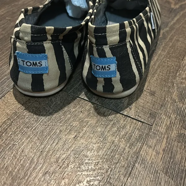 TOMS Women Black & Tan Zebra Print LightWeight Flat Slip On Shoes Size 9 W‎ - Image 3