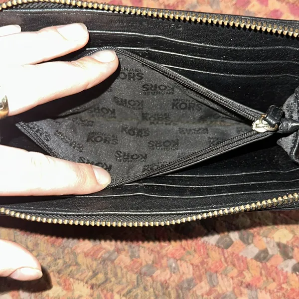 BLACK MICHAEL KORS LEATHER ZIP LONG WALLET - Image 5