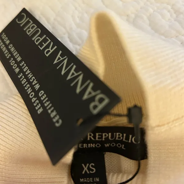 Banana Republic Ivory Sleeveless Ribbed Top - Image 2