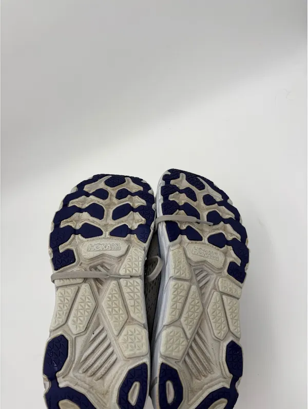 Hoka Clifton 7 $180 Woman’s 9 One One Gray Running Shoes with Yellow Logo - Image 6