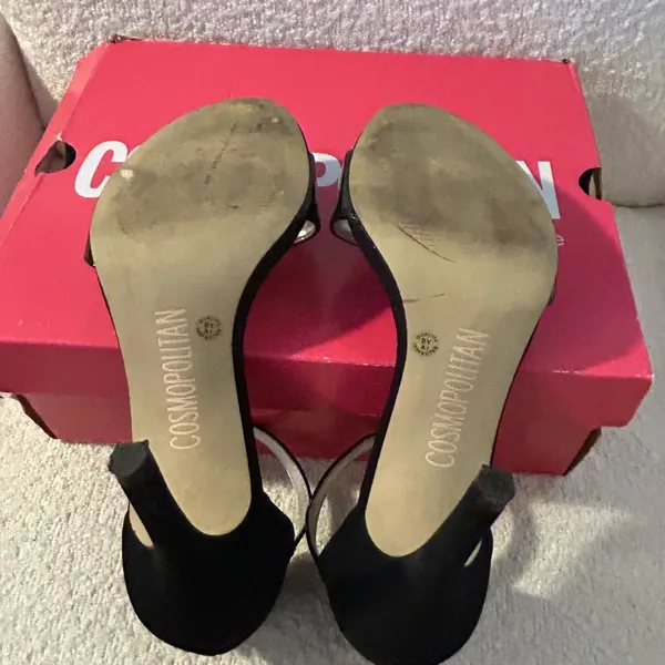 Cosmopolitan Glossy Black Heels - Image 3