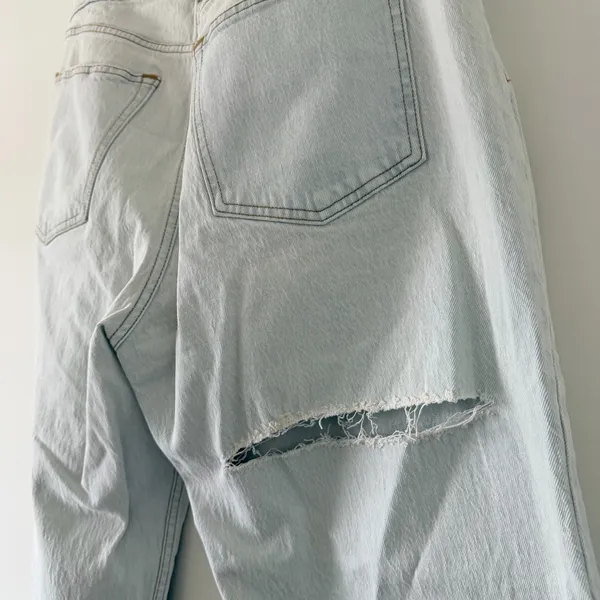 Abercrombie & Fitch Light Wash Mid Rise Baggy Jeans - Image 8
