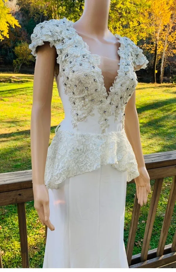unique Wedding Dress - Image 4