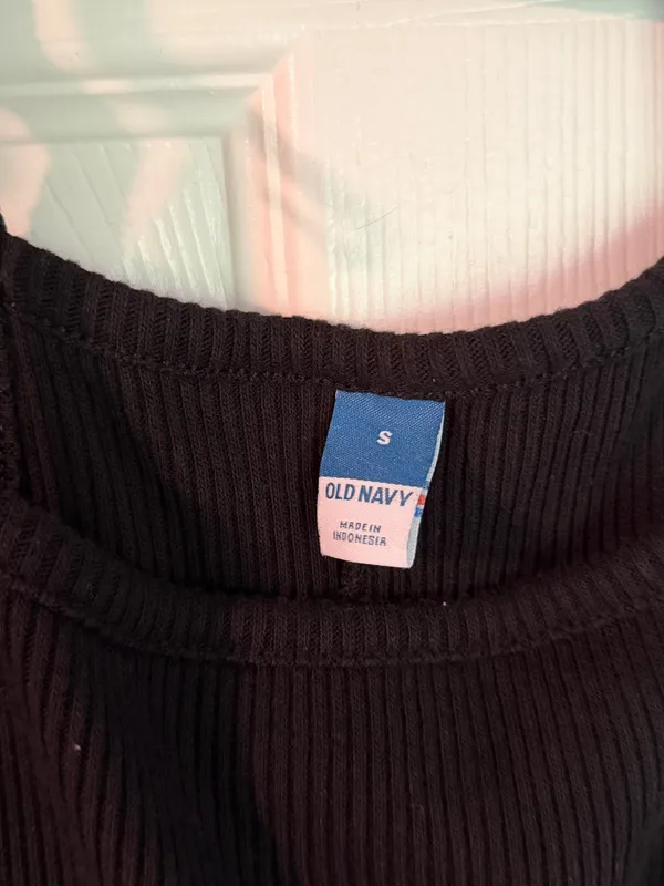 Old Navy Fitted black midi dress - Image 3
