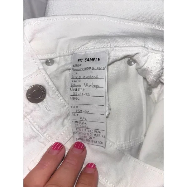NWOT Pistola Women's White Jennifer Skinny Lightly Distressed Ankle Jean Size 26 - Image 4