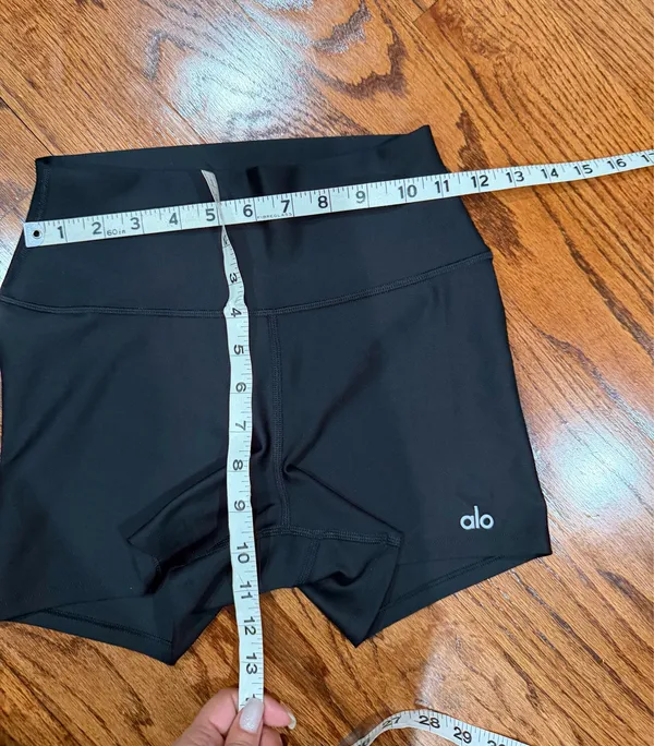Alo Biker Yoga Shorts - Image 4