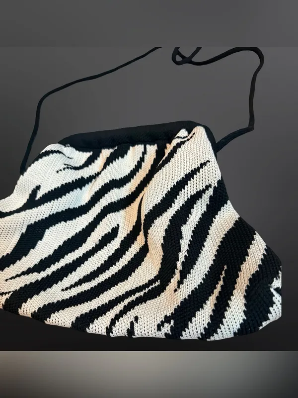 🦓 ZEBRA PRINT KNIT DUMPLING CLUTCH | 2 - Image 4