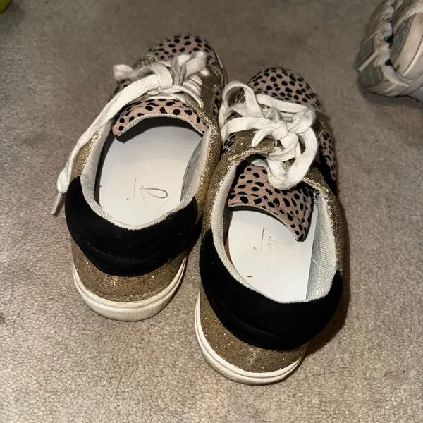 Stylish Gold and Black Women's Sneakers - Image 3