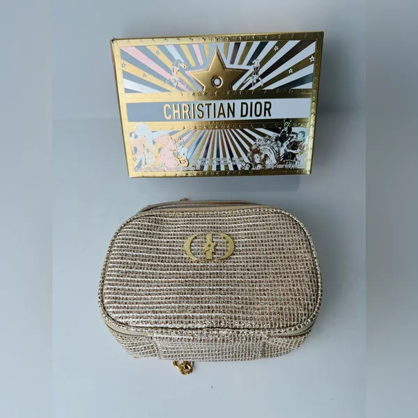 Christian Dior HOLIDAY 2025 GOLD Pouch/Clutch Limited Edition, Boxed and chain - Image 2