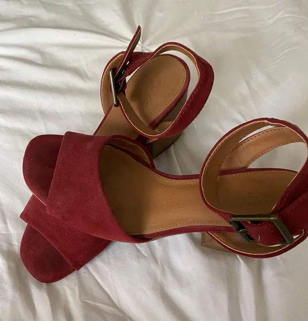 Universal Threads Dark Red Suede Heeled Sandals - Image 3