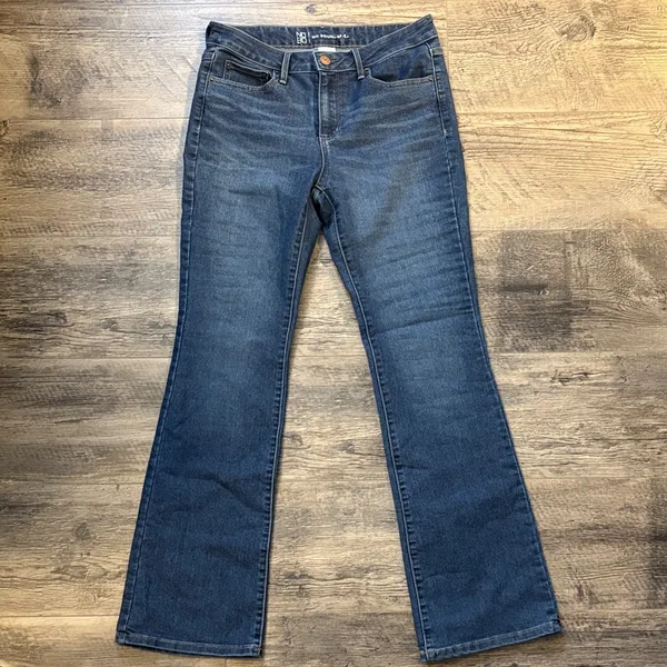 Women's Boot Cut/Flare Jeans — Medium Wash Blue Size 8 - Image 2