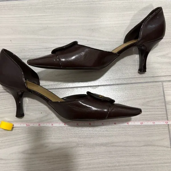 BCBGMAXAZRIA BCBG Women’s Kitten Heels Size‎ 7.5 Faux Leather - Image 5