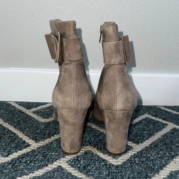 Kate Spade Suede Bow Ankle Boots Block Heel Taupe Size 9.5 - Image 7