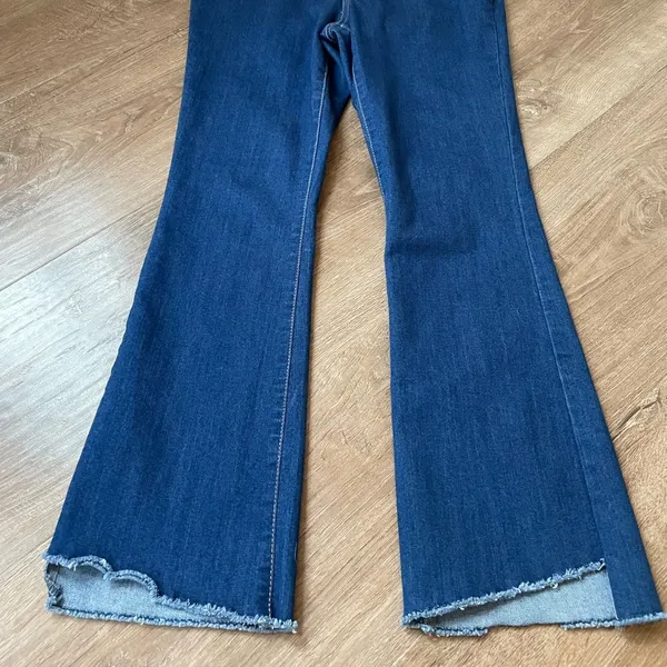 Nine West Kick Flare dark wash denim bootcut jean ~ raw hem ~ women’s size 8 - Image 9