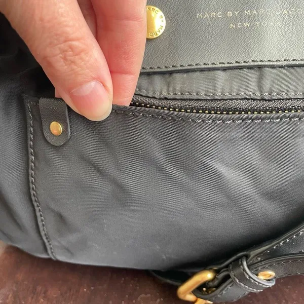 Marc Jacobs Preppy Nylon Messenger Bag Black Gold $200 - Image 5