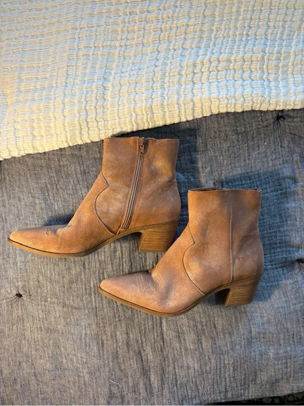 Lucky Brand Goddiy Women's Bootie size 8.5M - Image 4
