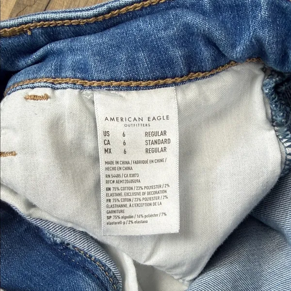 American Eagle Outfitters Ripped Super Hi-Rise Jegging‎ Skinny Jeans. Size 6R - Image 5