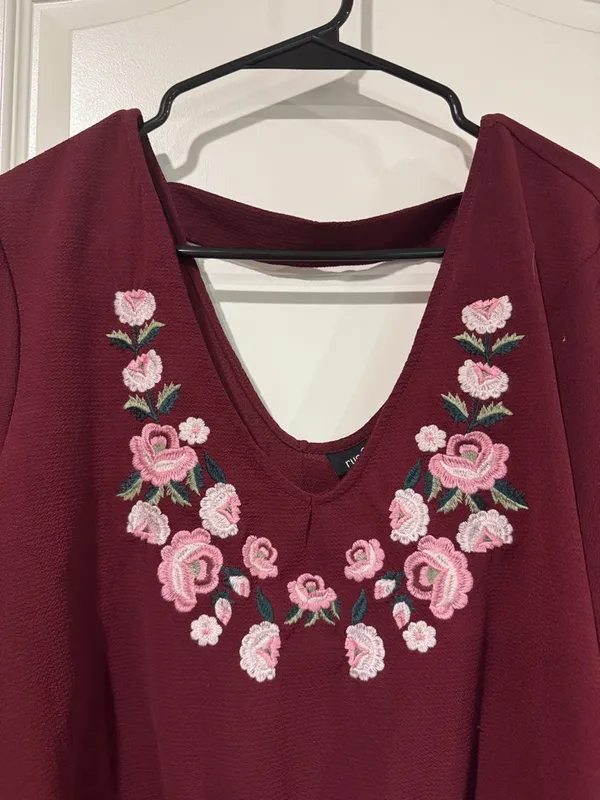 Rue21 Burgundy Embroidered V-Neck Tie-Front Blouse / AA20 - Image 2