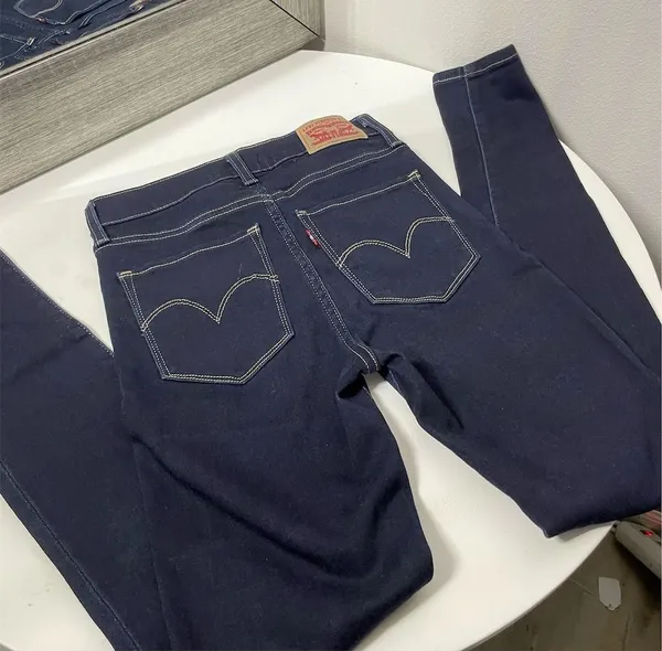 Levi's Women's 720 High Rise Super Skinny Jeans Size 26 Dark Blue - Image 2