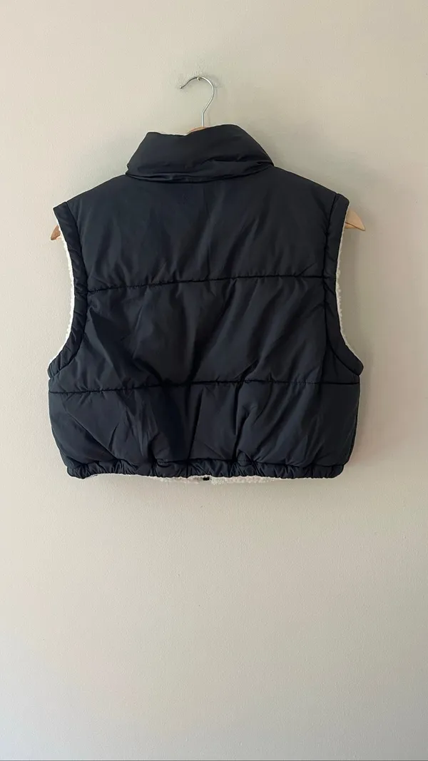 Altar'd State Reversible Black Puffer Vest Cropped Sherpa Fleece Lined XS - Image 4