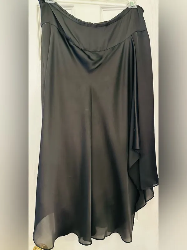Kasper Black asymmetric skirt with overlays. - Image 2