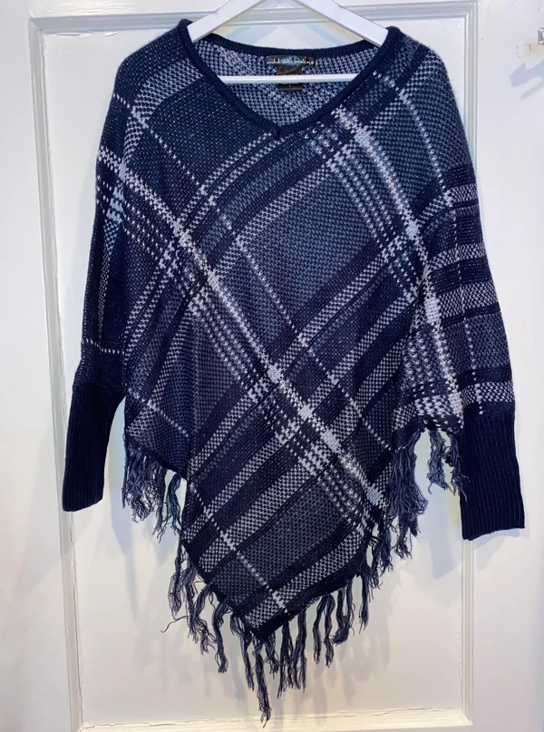 blue poncho swetaer Size L - Image 2