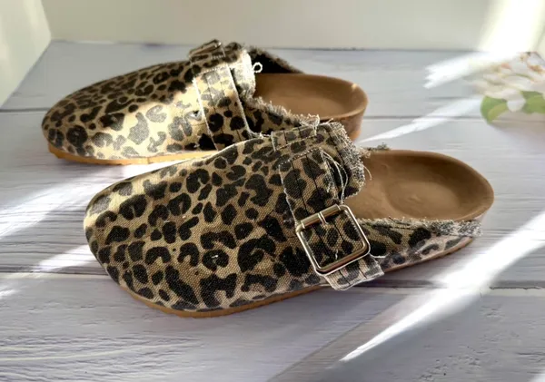 Leopard Print Sandals/Slides, Size 9 Brown - Image 2