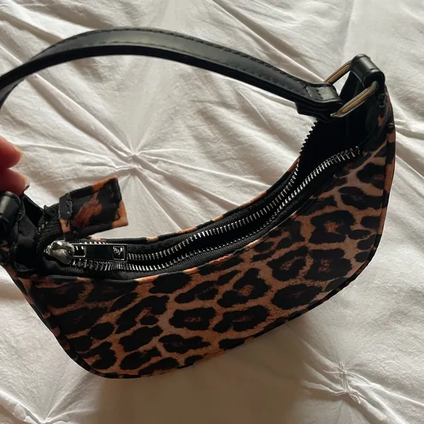 ⚠️SOLD⚠️Mini cheetah bag Black - Image 3